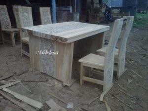 Set Meja Makan Trembesi Koin