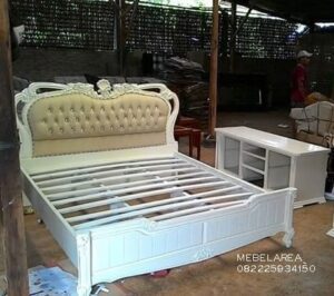 gambar-dipan-ukiran-mewah-jepara-finishing-cat-duco-putih