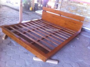 tempat tidur jati modern