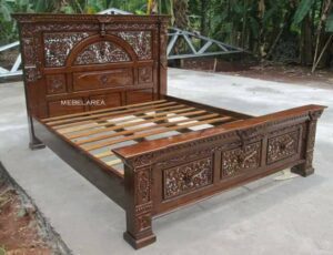 Tempat Tidur Ukiran Gebyok