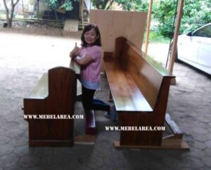 bangku-gereja-katolik