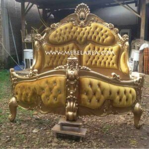 Tempat Tidur Ukir Super Mewah Model Eropa Desain gaya Perahu Warna Emas