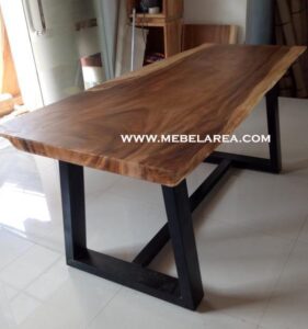 Furniture Meja Trembesi Kaki Besi Jepara