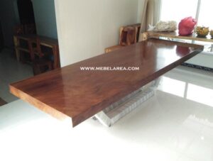 meja-kayu-utuh