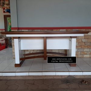 meja altar gereja