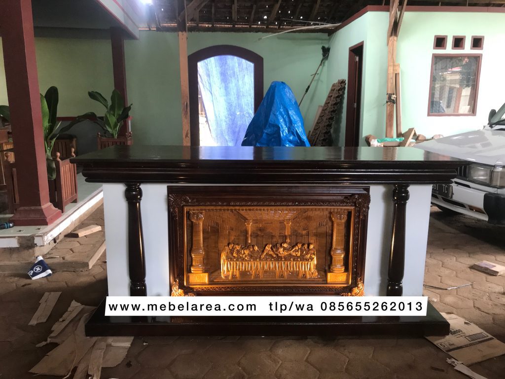 Meja Altar Ukiran Perjamuan Kudus