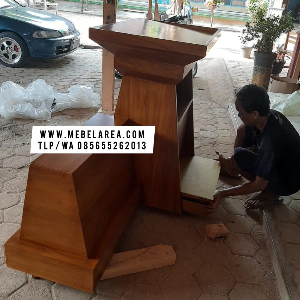 Meja Altar Kristen Kayu Jati