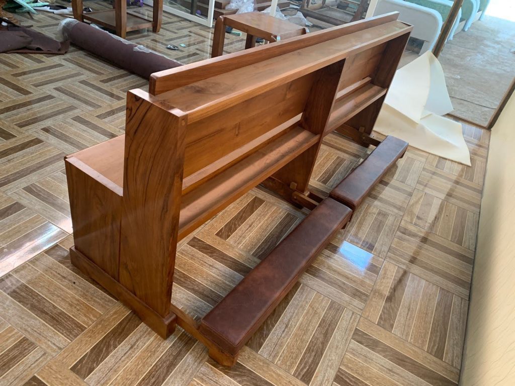 Bangku Gereja Katolik Kayu Jati Minimalis