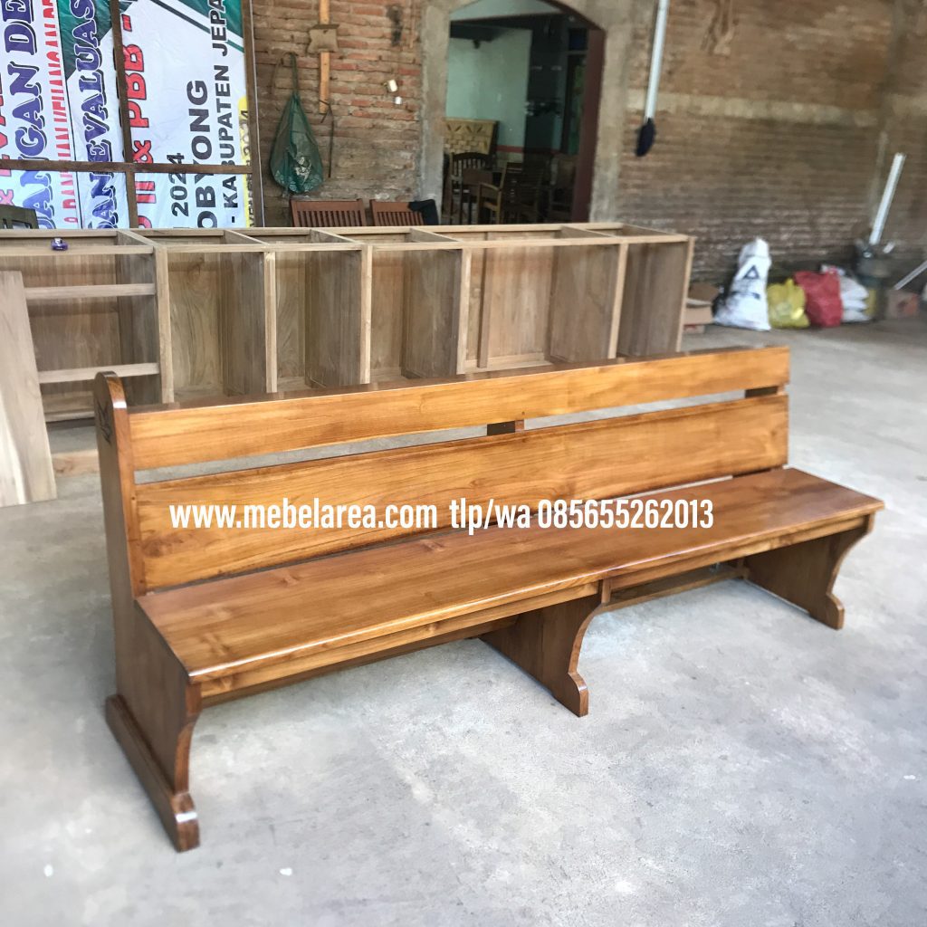 Bangku Gereja Katolik Kayu Jati