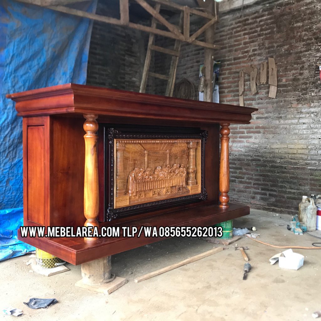 Altar Gereja Kayu Jati
